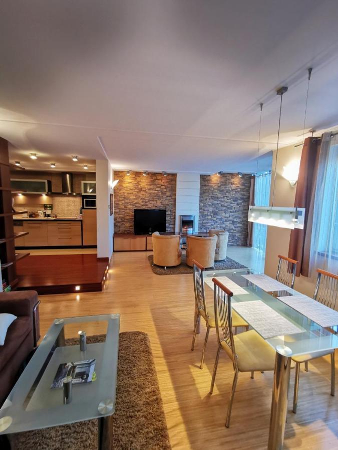 Uroczy Apartament Przy Deptaku Z Parkingiem. โปลานิซา-สดรอยจ์ ภายนอก รูปภาพ