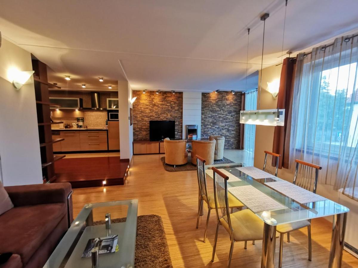 Uroczy Apartament Przy Deptaku Z Parkingiem. โปลานิซา-สดรอยจ์ ภายนอก รูปภาพ