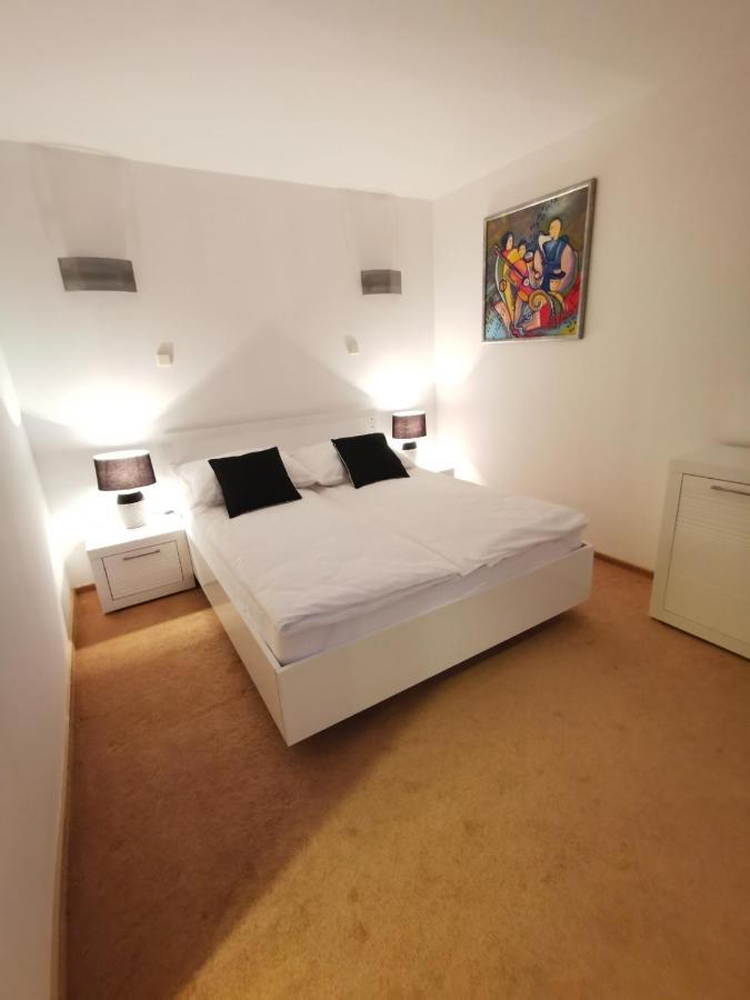 Uroczy Apartament Przy Deptaku Z Parkingiem. โปลานิซา-สดรอยจ์ ภายนอก รูปภาพ