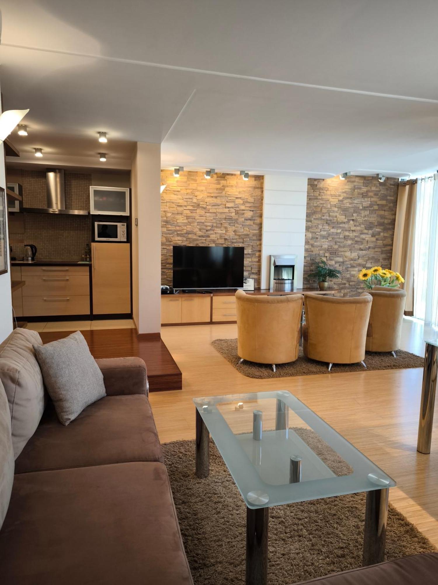 Uroczy Apartament Przy Deptaku Z Parkingiem. โปลานิซา-สดรอยจ์ ภายนอก รูปภาพ